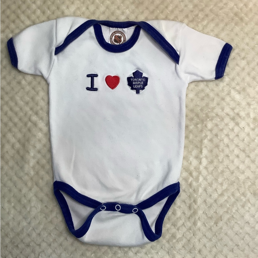 NHL Toronto Maple Leafs I ❤️ Toronto Maple Leafs Baby Bodysuit 9 Month 9M